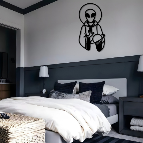 alien-with-planet-main-img